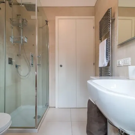 Carmini Canal View & Lift By Lionhost * 베니스