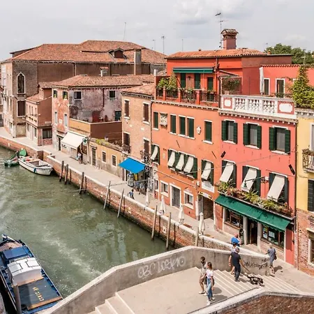 Carmini Canal View And Balcony With Lift * Venise