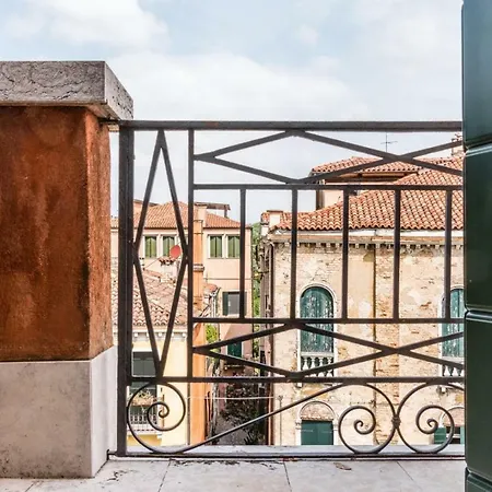 Appartement Carmini Canal View And Balcony With Lift *