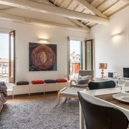 Appartement Carmini Canal View And Balcony With Lift *