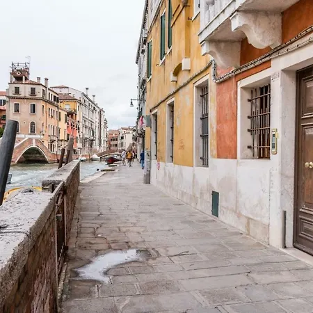 Apartment Carmini Canal View And Balcony With Lift