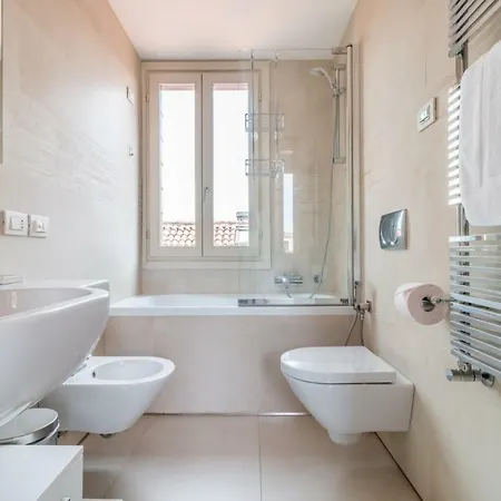 Carmini Canal View And Balcony With Lift Venice