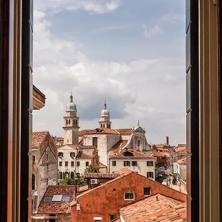 Carmini Canal View And Balcony With Lift Venice